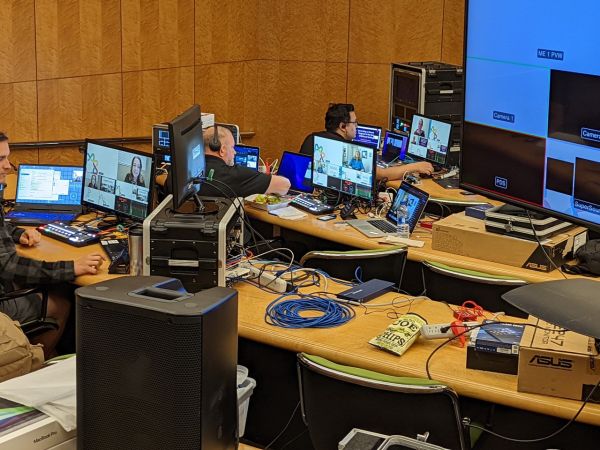 Understanding the Difference Between Virtual and Hybrid Events